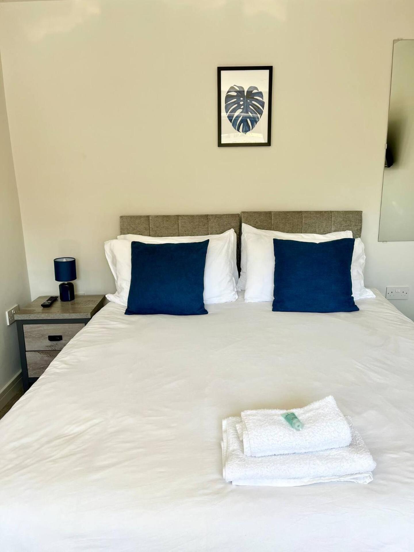 Newly Renovated 3 Bed 2 Bath Apartment & Parking Sheffield Exterior photo