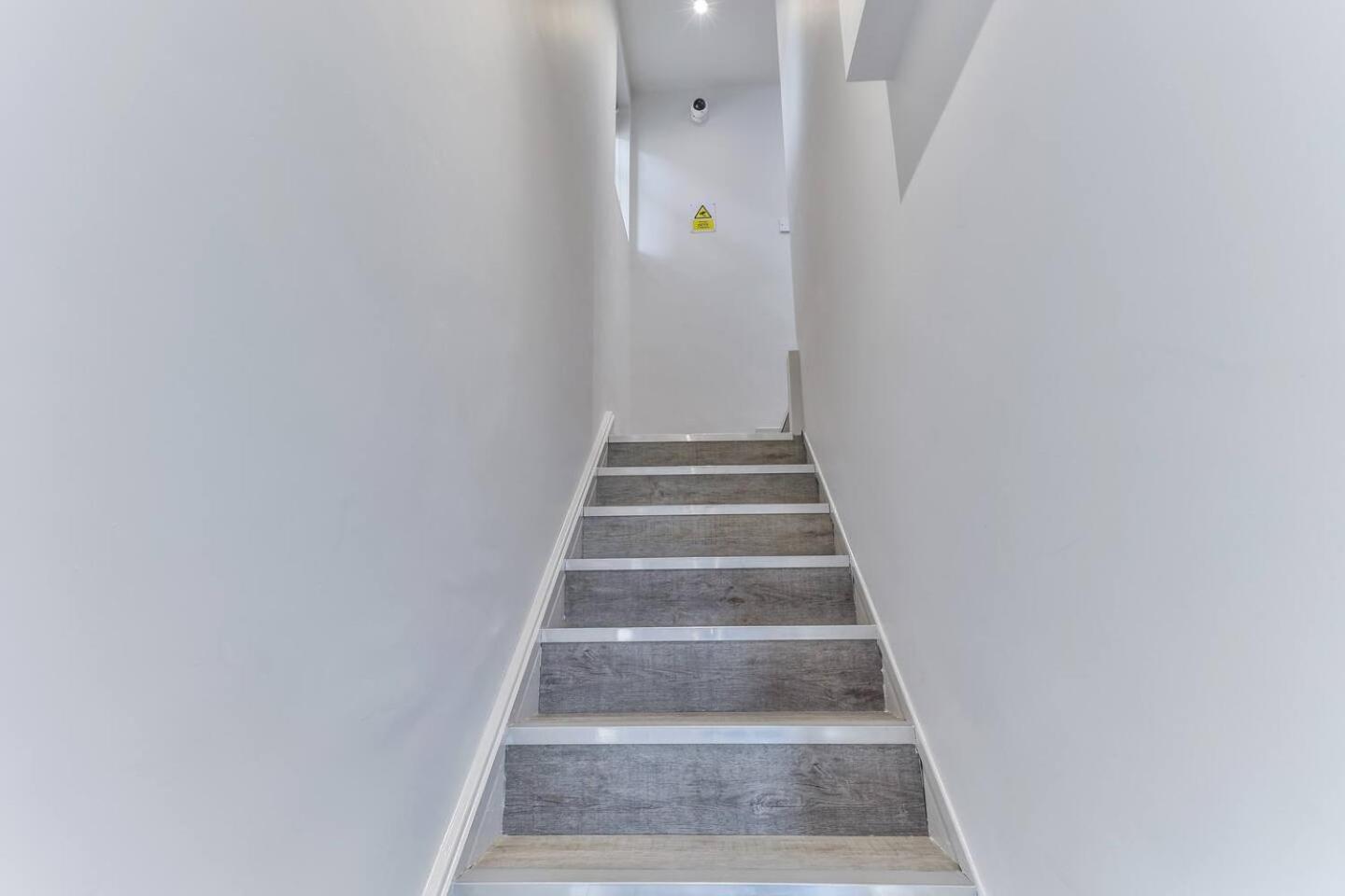 Newly Renovated 3 Bed 2 Bath Apartment & Parking Sheffield Exterior photo
